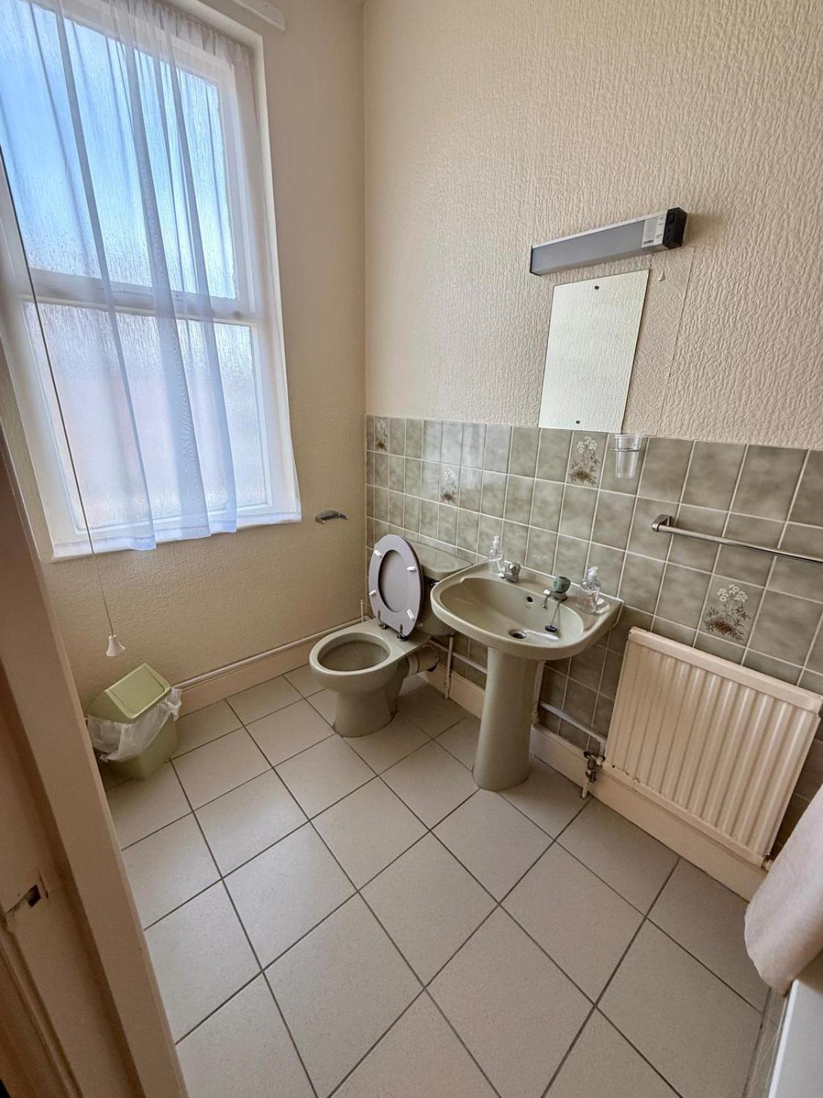 Homestay 307 Queens Road Big Double With Attached Toilet And Shower