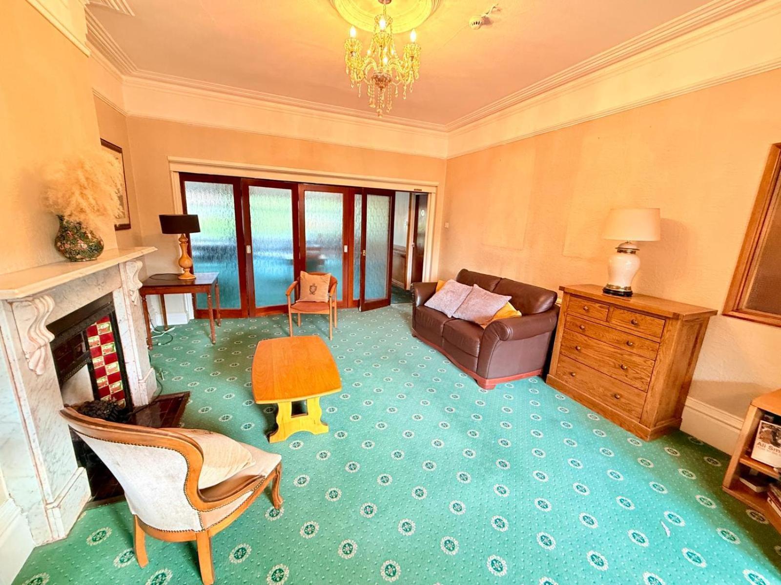 307 Queens Road Big Double With Attached Toilet And Shower Homestay