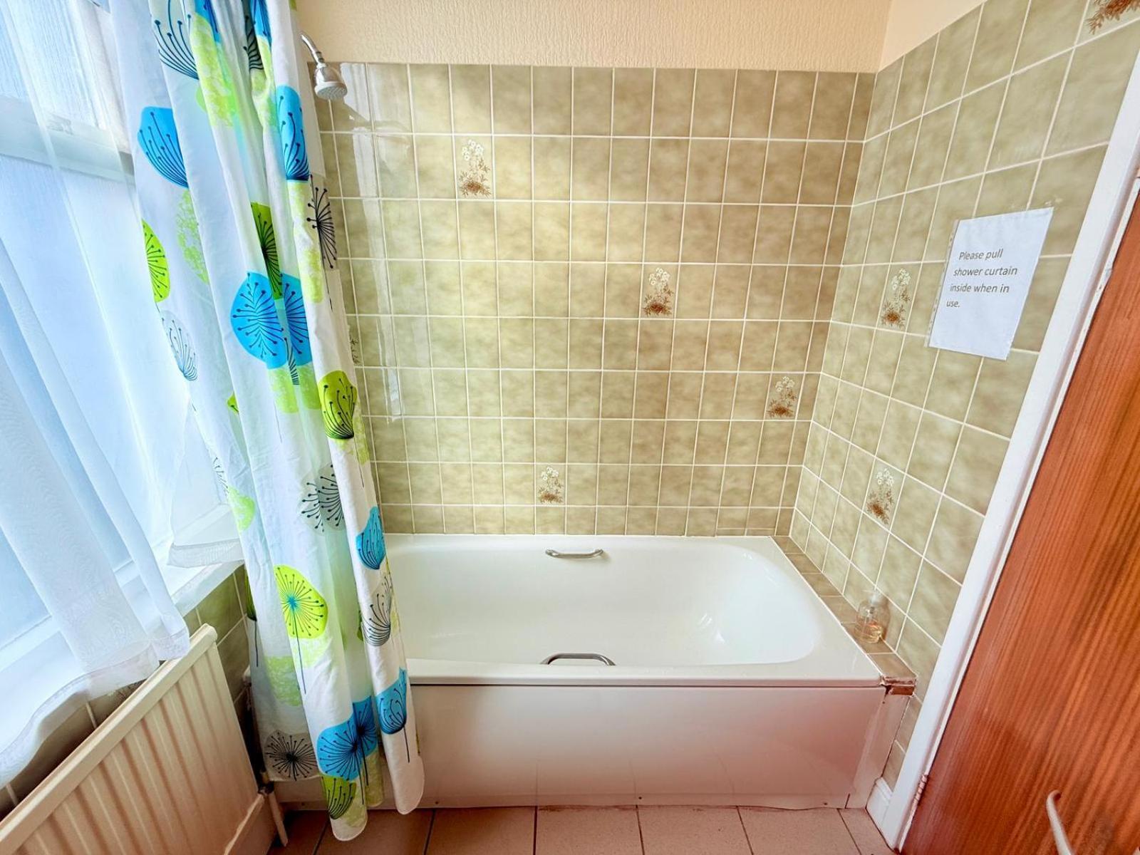 307 Queens Road Big Double With Attached Toilet And Shower Homestay *